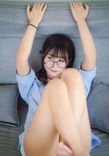 女人两腿打开让男人添野外视频